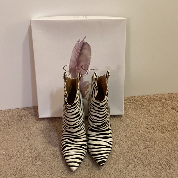 Never Worn Zebra Print Jessica Simpson 7.5 - Picture 3 of 3